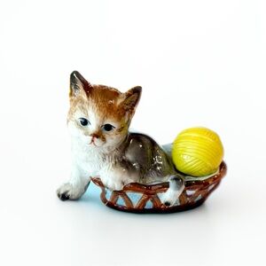 Vintage Collectible | Simson | Made in Taiwan | Cat in a Basket Figurine